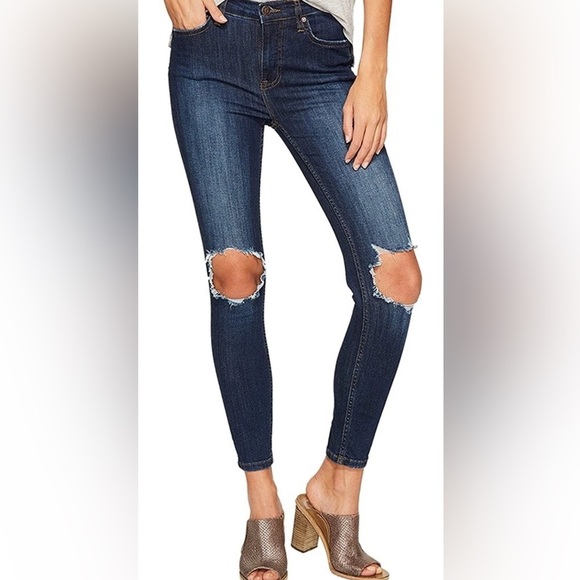 Free People classic Blue Distressed Women's skinny Jeans - Picture 3 of 9